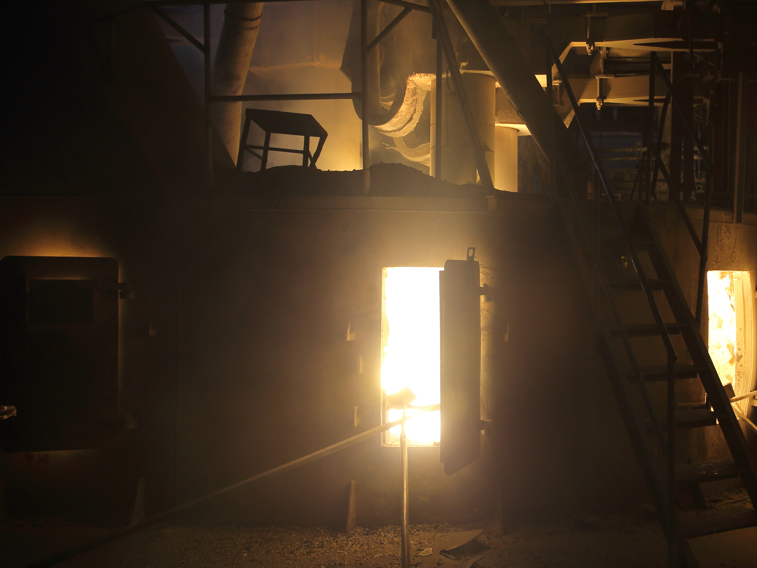 Tilt-poured furnace of 5,000 KVA at Kaili plant